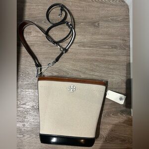New Tory Burch McGraw Canvas Bucket Bag ( Natural / Dark Sienna Colorway)